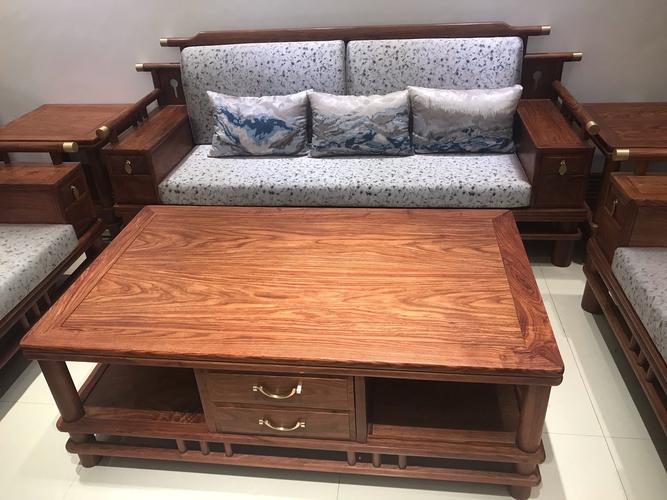 匠心独运，舒适之境——鸿泰家具城沙发产品图鉴与家具加工艺术